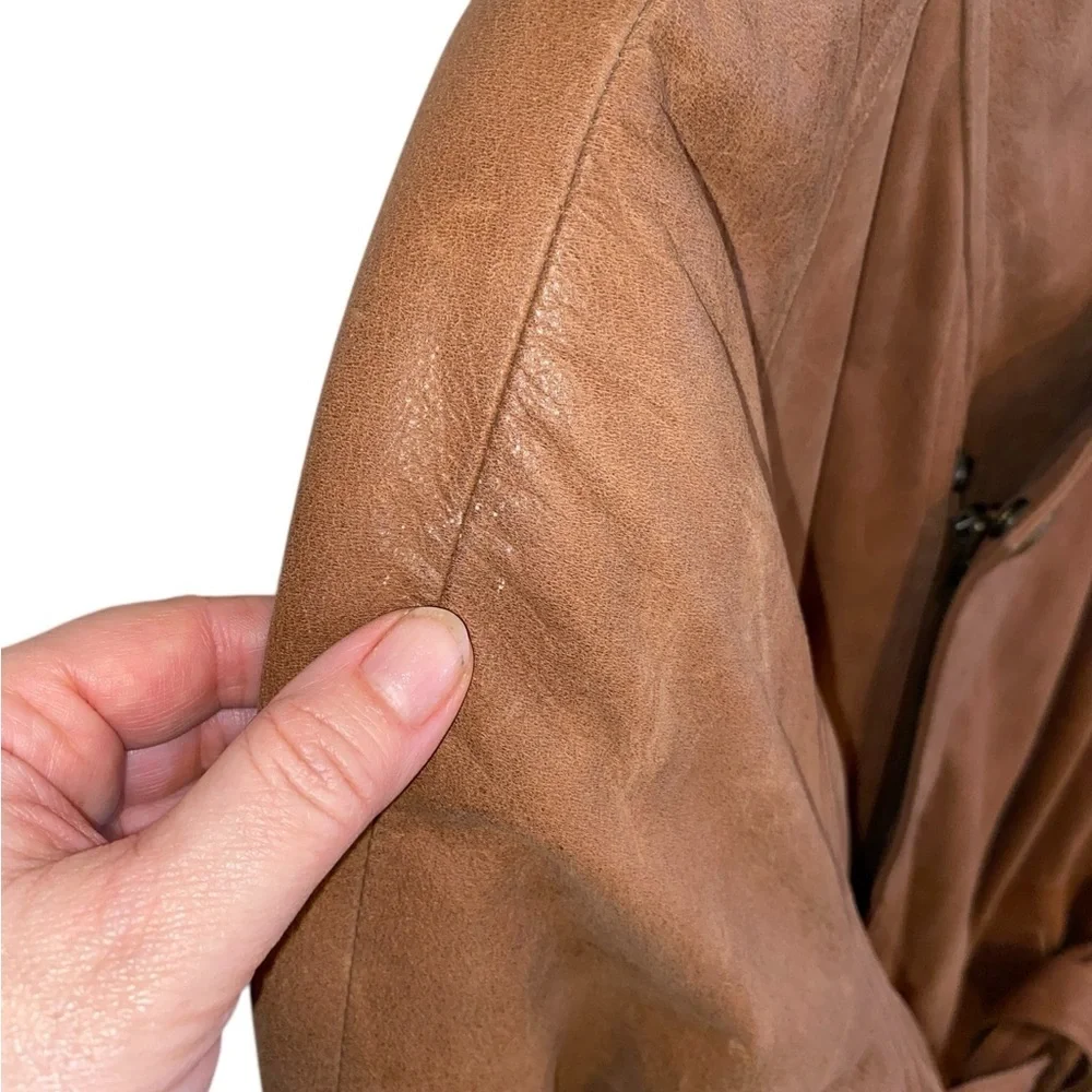 Vintage American Style Brown Leather Belted Trench Coat
Mountain life old money - Picture 5 of 14